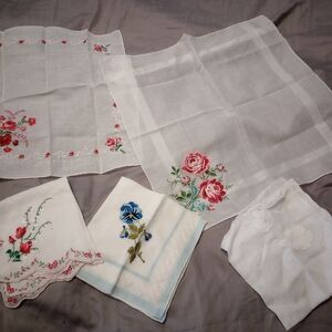 Floral Embroidered Handkerchief Set